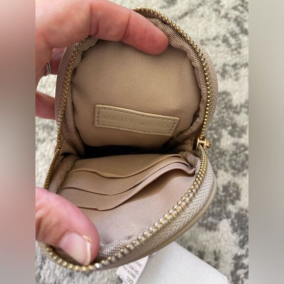 Badgley Mischka Diamond Quilted Oval Crossbody Phone Case in beige NWT - Picture 6 of 9